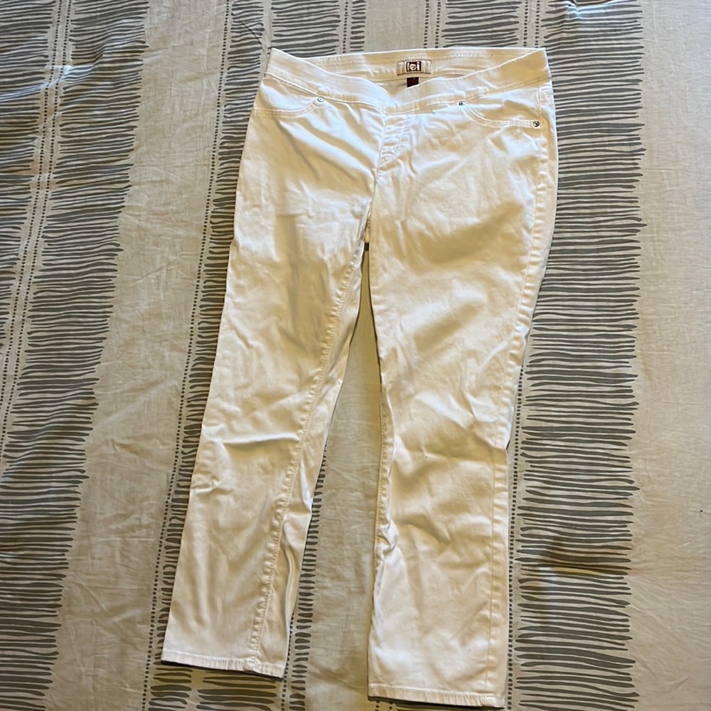 Lei white jean capri pants